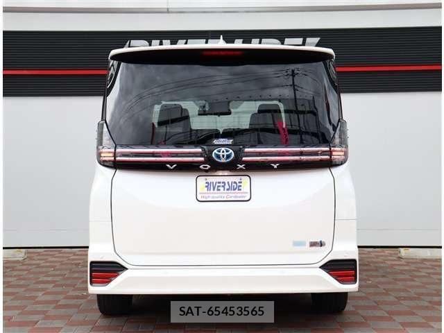 Toyota VOXY HYBRID 2023-07 7330784-28