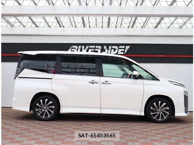 Toyota VOXY HYBRID 2023-07 7330784-4