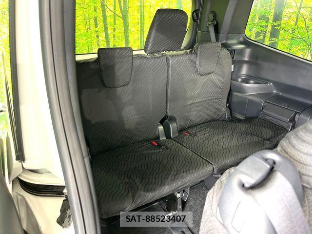 Toyota VOXY HYBRID 2024-10 7330783-9