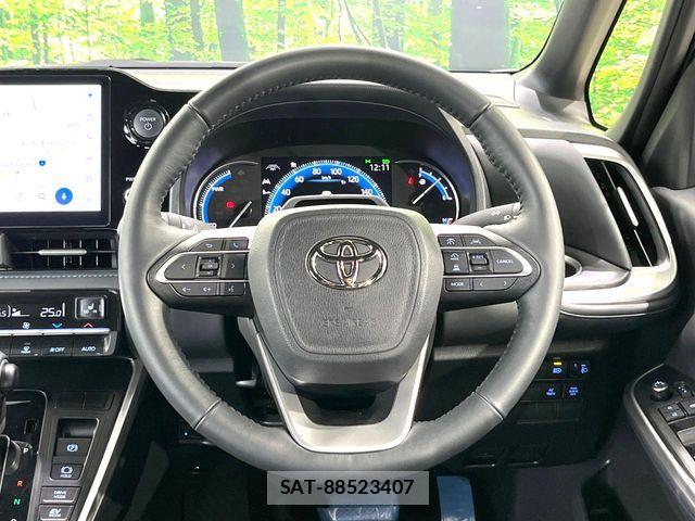 Toyota VOXY HYBRID 2024-10 7330783-11