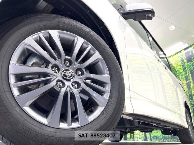 Toyota VOXY HYBRID 2024-10 7330783-13