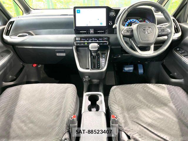 Toyota VOXY HYBRID 2024-10 7330783-1