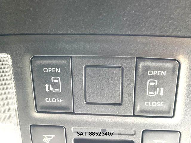 Toyota VOXY HYBRID 2024-10 7330783-4