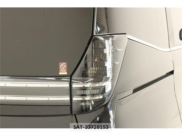 Toyota VOXY HYBRID 2022-04 7330789-17