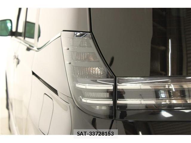Toyota VOXY HYBRID 2022-04 7330789-18