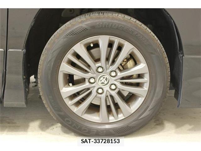 Toyota VOXY HYBRID 2022-04 7330789-21