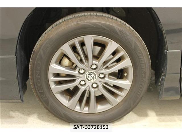 Toyota VOXY HYBRID 2022-04 7330789-24