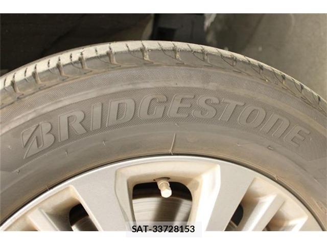Toyota VOXY HYBRID 2022-04 7330789-25