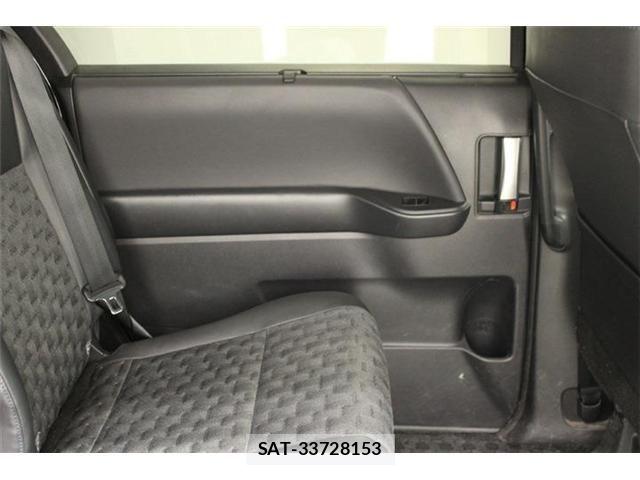 Toyota VOXY HYBRID 2022-04 7330789-29