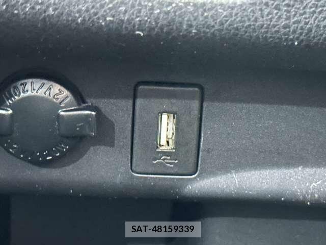Toyota VOXY HYBRID 2014-07 7394593-27