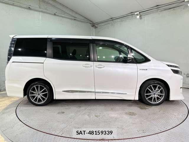 Toyota VOXY HYBRID 2014-07 7394593-3