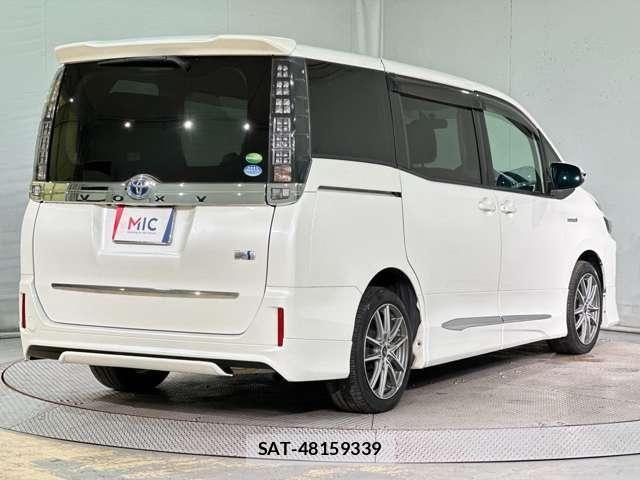 Toyota VOXY HYBRID 2014-07 7394593-4