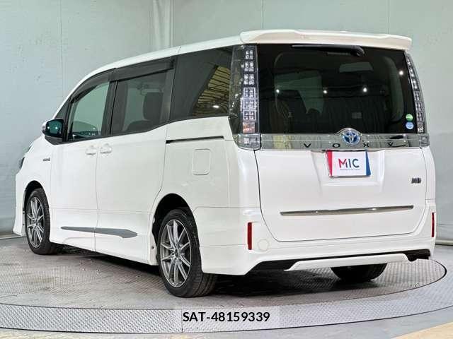 Toyota VOXY HYBRID 2014-07 7394593-6