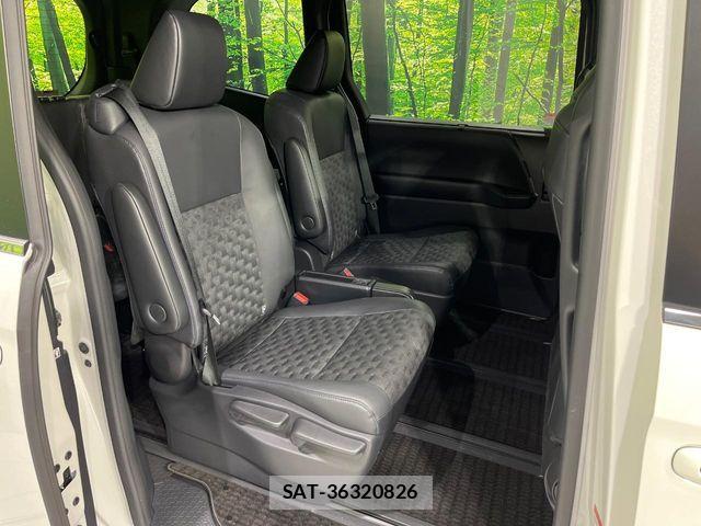 Toyota VOXY HYBRID 2023-10 7393652-9