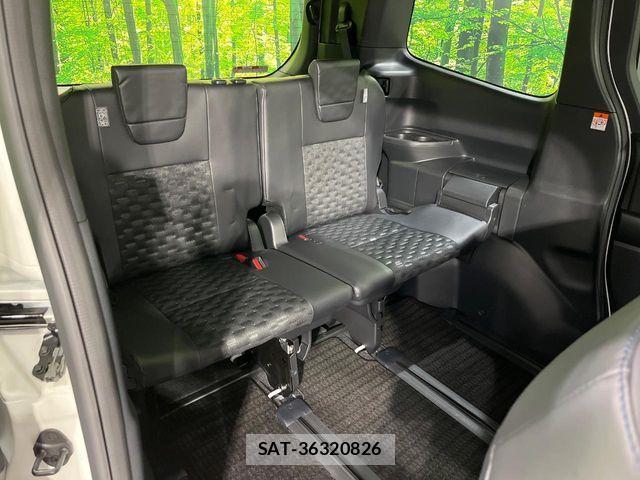 Toyota VOXY HYBRID 2023-10 7393652-10