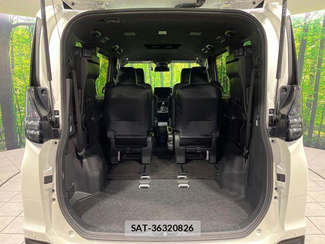 Toyota VOXY HYBRID 2023-10 7393652-11