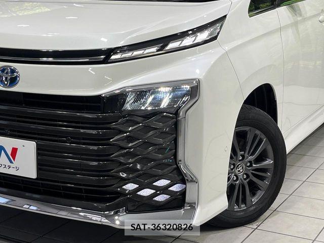 Toyota VOXY HYBRID 2023-10 7393652-13