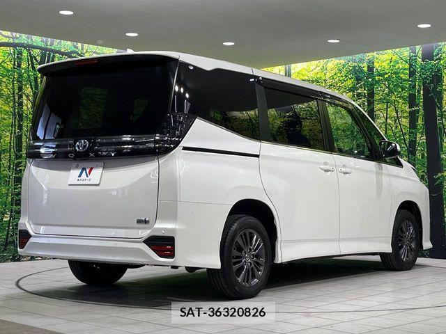 Toyota VOXY HYBRID 2023-10 7393652-18