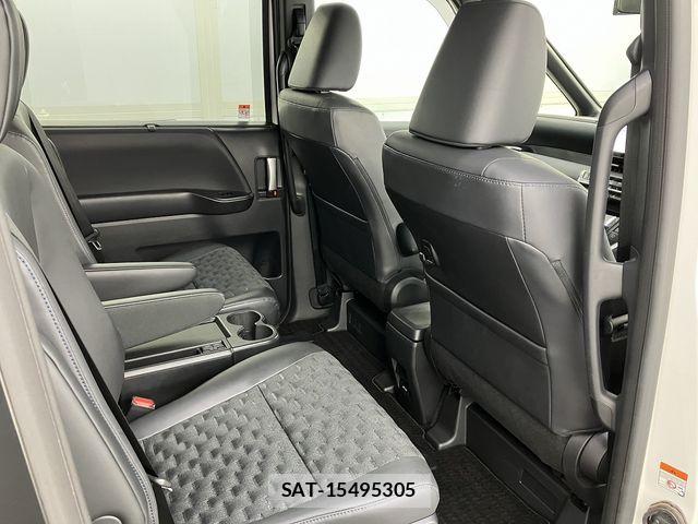 Toyota VOXY HYBRID 2023-05 7394595-10