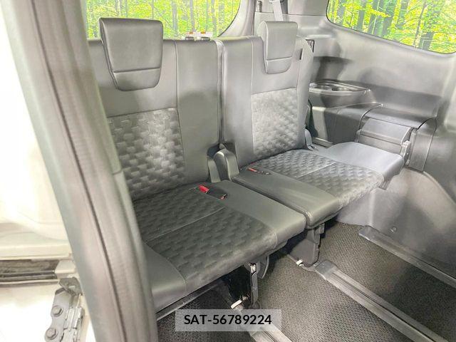 Toyota VOXY HYBRID 2025-10 7620942-10