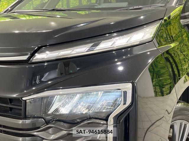 Toyota VOXY HYBRID 2023-07 7620944-13
