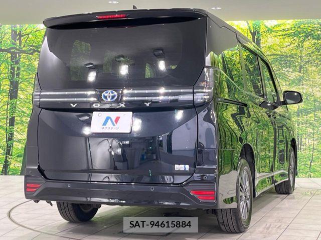 Toyota VOXY HYBRID 2023-07 7620944-18