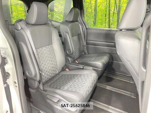 Toyota VOXY HYBRID 2025-10 7620941-9