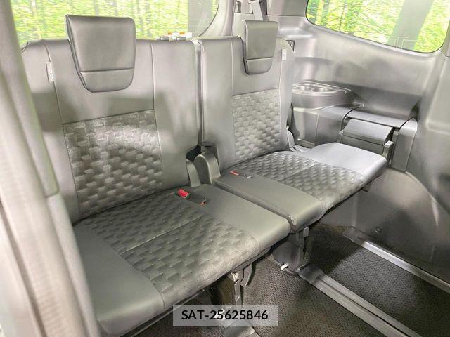 Toyota VOXY HYBRID 2025-10 7620941-10