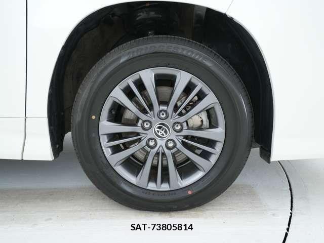Toyota VOXY HYBRID 2025-10 7620939-18
