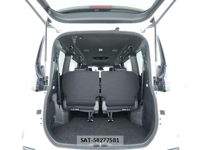 Toyota VOXY HYBRID 2025-10 7730083-9