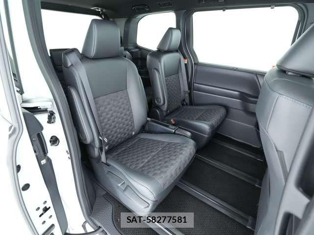 Toyota VOXY HYBRID 2025-10 7730083-7