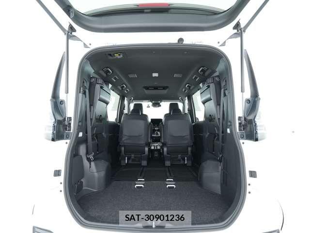 Toyota VOXY HYBRID 2025-10 7730081-9