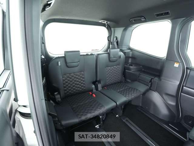 Toyota VOXY HYBRID 2025-10 7730077-8