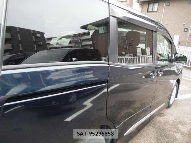 Toyota VOXY HYBRID 2015-05 7730096-10