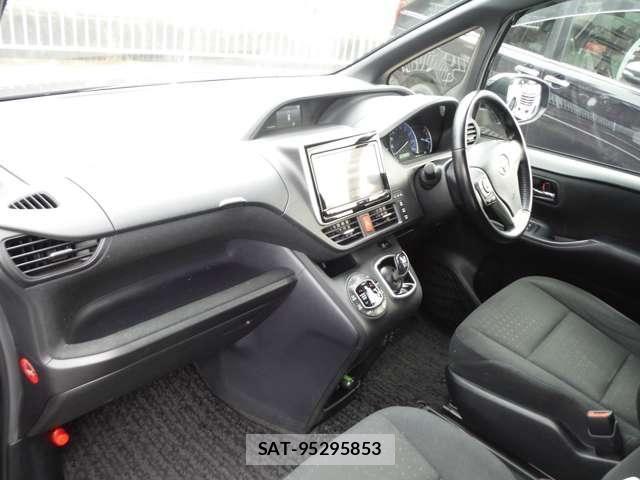 Toyota VOXY HYBRID 2015-05 7730096-11
