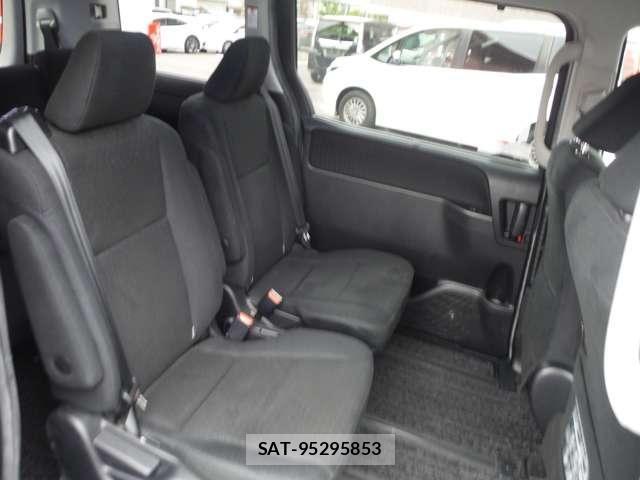 Toyota VOXY HYBRID 2015-05 7730096-14