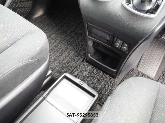 Toyota VOXY HYBRID 2015-05 7730096-22