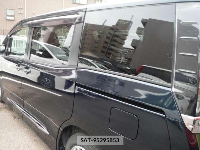 Toyota VOXY HYBRID 2015-05 7730096-7