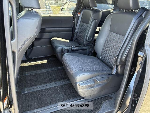 Toyota VOXY HYBRID 2024-09 7790006-17