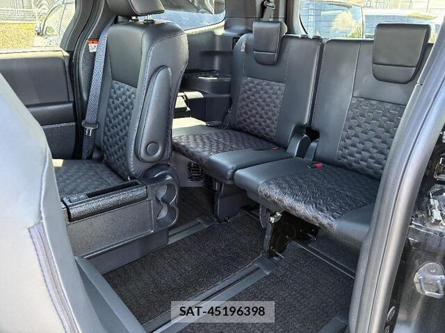 Toyota VOXY HYBRID 2024-09 7790006-18
