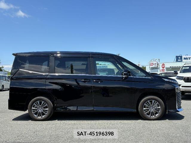 Toyota VOXY HYBRID 2024-09 7790006-23