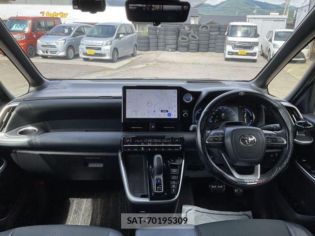Toyota VOXY HYBRID 2022-09 7880159-17