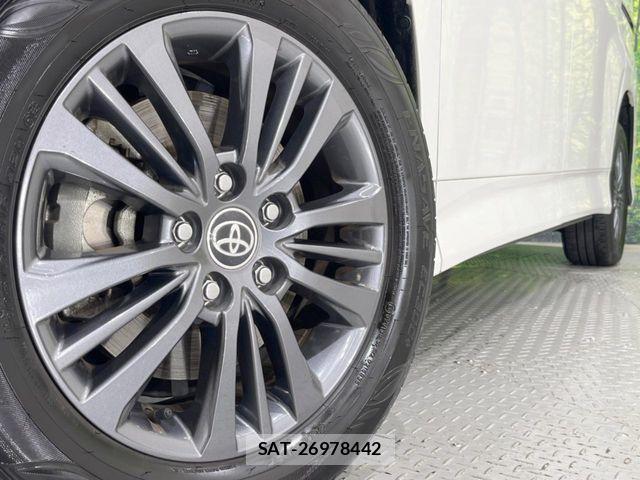 Toyota VOXY HYBRID 2023-07 7880160-12