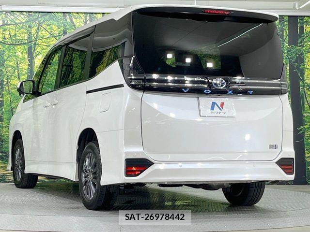 Toyota VOXY HYBRID 2023-07 7880160-16
