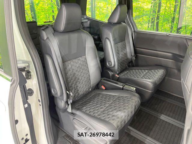 Toyota VOXY HYBRID 2023-07 7880160-7