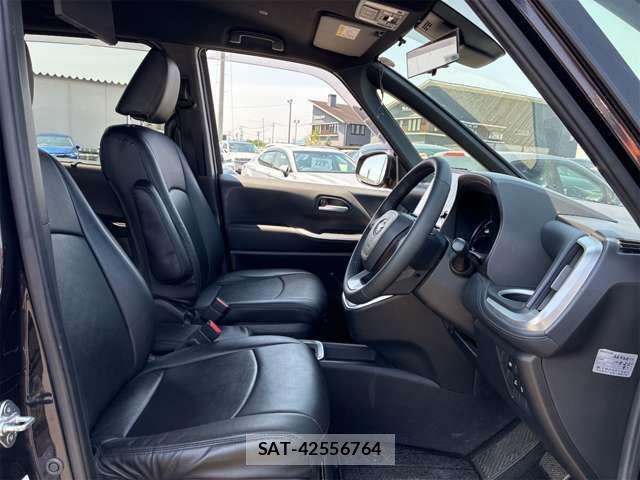 Toyota VOXY HYBRID 2023-06 7964190-11