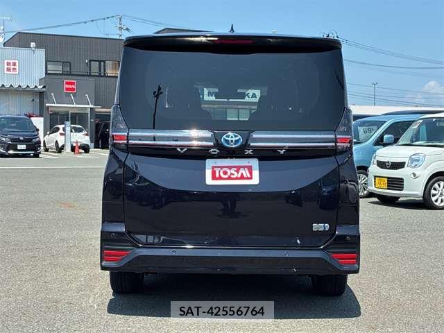 Toyota VOXY HYBRID 2023-06 7964190-18