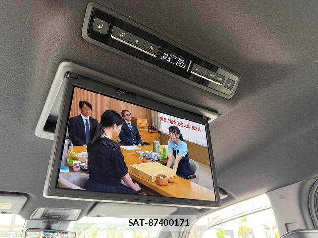 Toyota VOXY HYBRID 2022-09 8038877-9