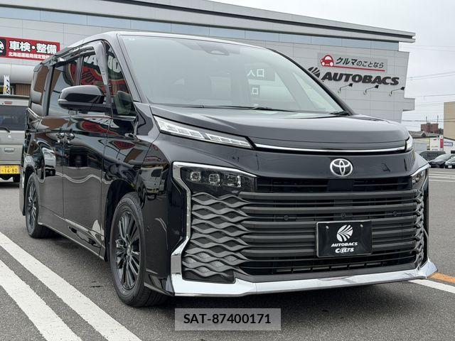Toyota VOXY HYBRID 2022-09 8038877-11