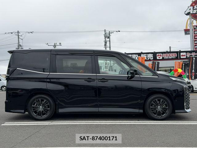 Toyota VOXY HYBRID 2022-09 8038877-12